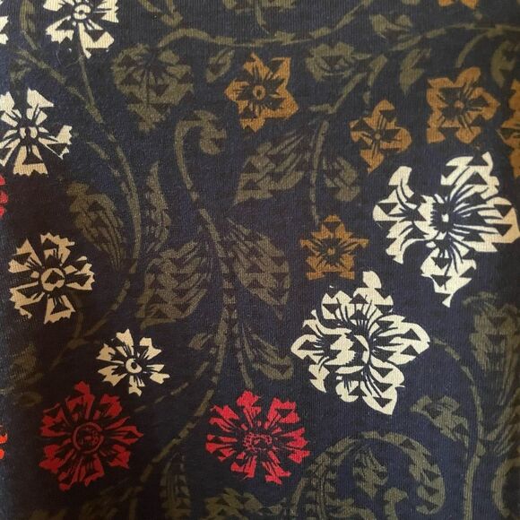 Lularoe Classic Tee - Picture 2 of 3